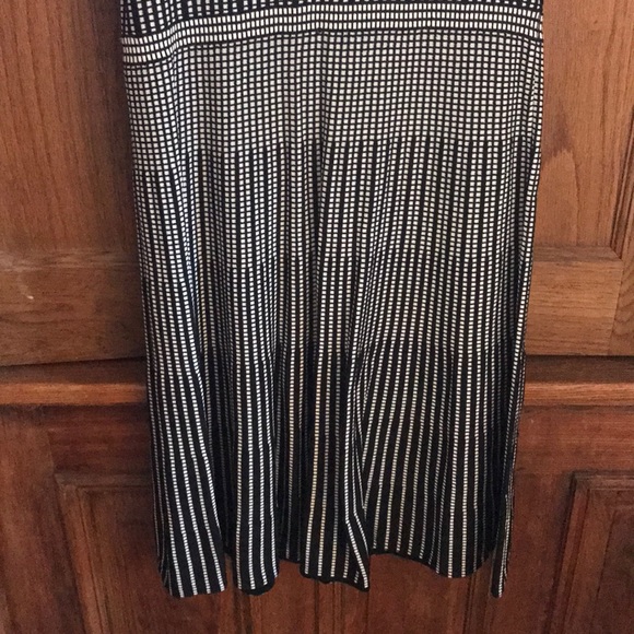 Stretch graphic print knee length dress - size M - Picture 3 of 3